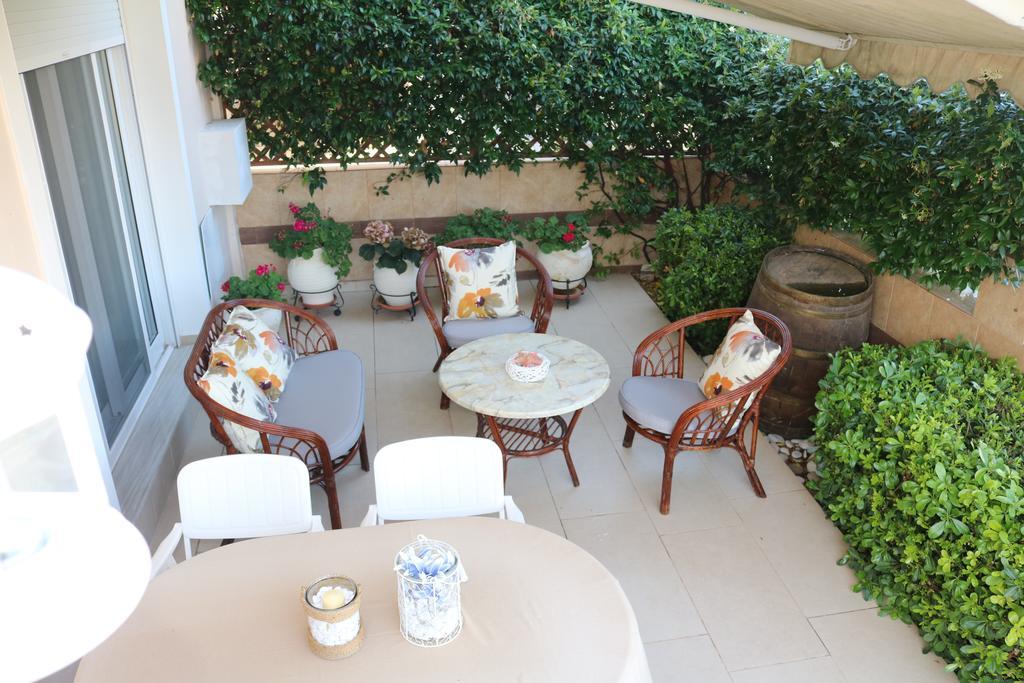Golden Suites Ofrinion Exterior photo