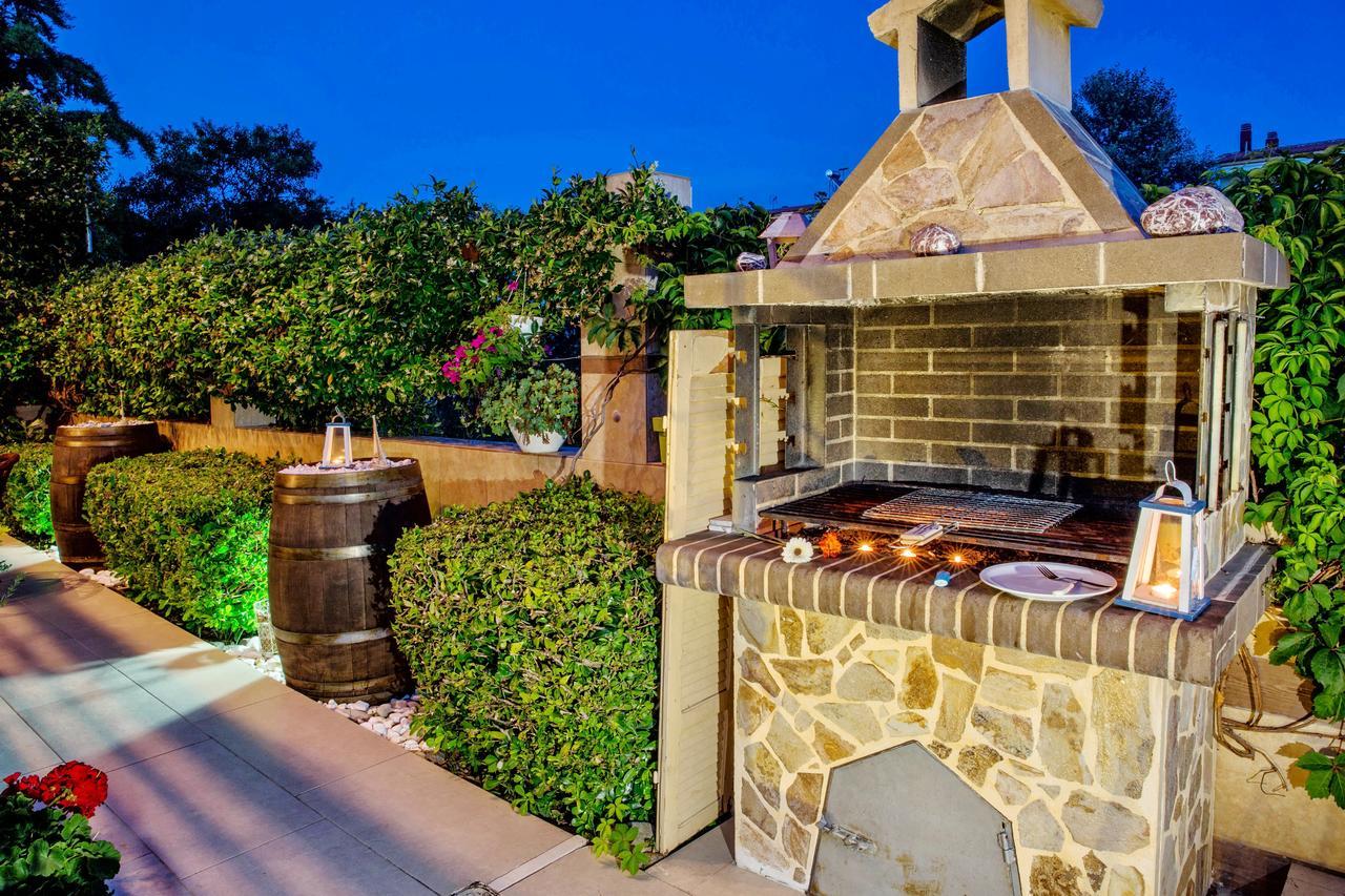 Golden Suites Ofrinion Exterior photo